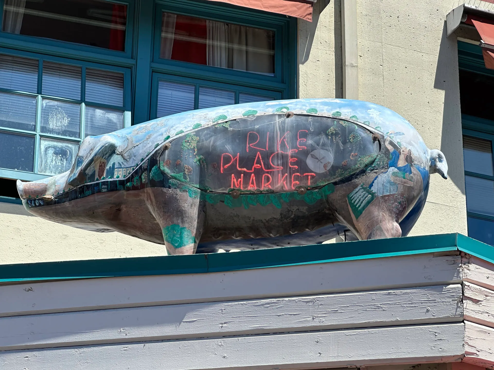 Rachel the Pig, the famous bronze piggy bank at Pike Place Market